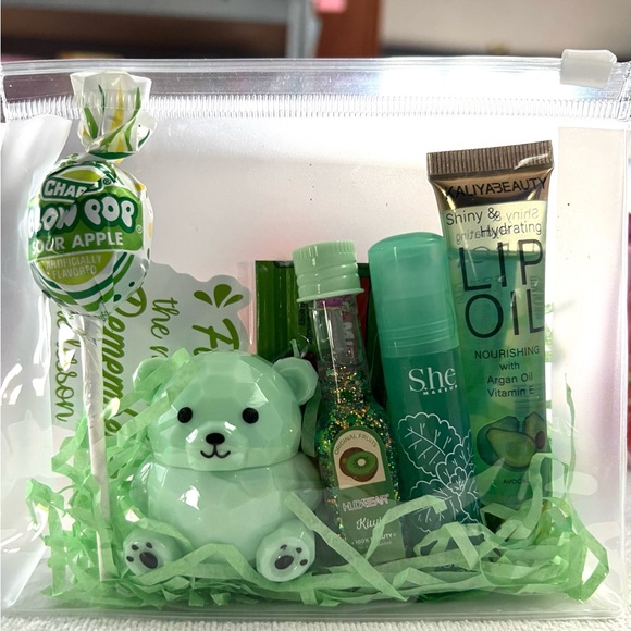 On The Go Mini lip, gloss lip balm bundle with extras - Picture 3 of 5